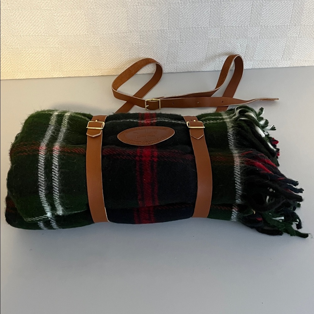 Vintage Tartan Wool Travel Roll Blanket with Leather Straps Green Red - Picture 3 of 6